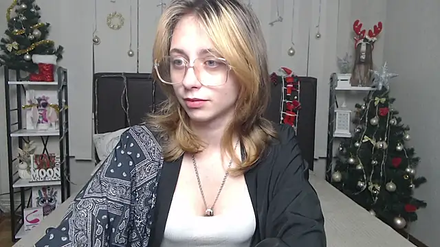 TracyLll online show from December 2025 06:04:01 AM