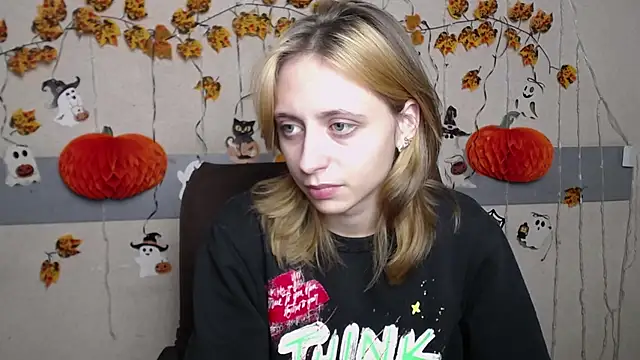 TracyLll online show from November 2025 12:09:01 PM