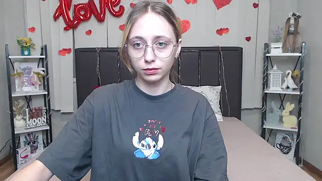 TracyLll online show from March 2026 06:13:02 AM