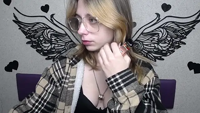 TracyLll online show from February 2026 09:31:01 AM