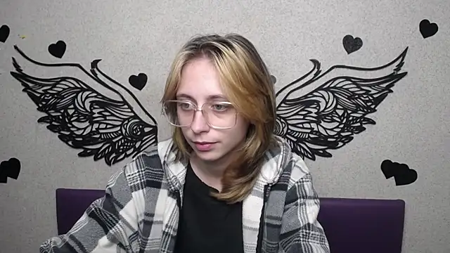 TracyLll online show from November 2025 01:12:01 PM