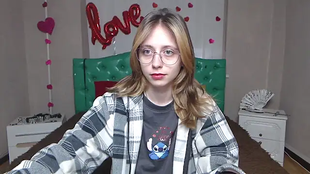 TracyLll online show from February 2026 06:13:02 AM