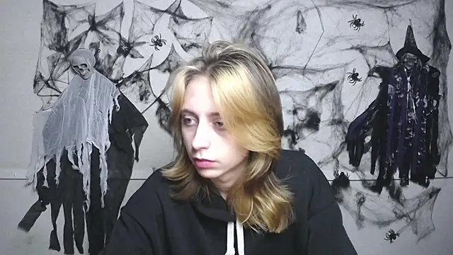 TracyLll online show from November 2025 12:09:01 PM