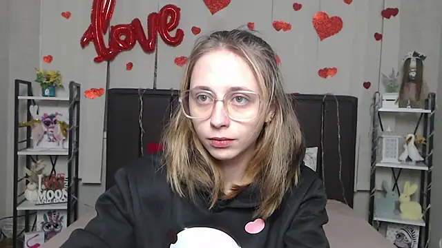 TracyLll online show from February 2026 06:09:02 AM