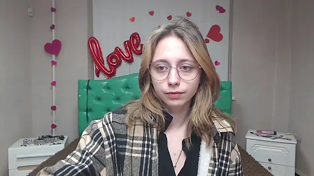 TracyLll online show from February 2026 06:34:02 AM