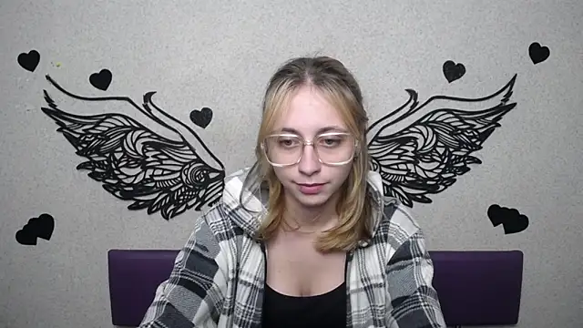 TracyLll online show from November 2025 12:04:02 PM