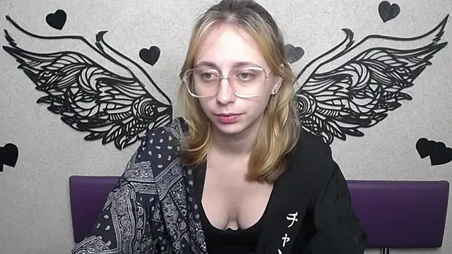 TracyLll online show from December 2025 06:23:01 AM