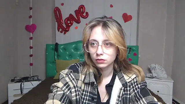 TracyLll online show from February 2026 06:11:01 AM