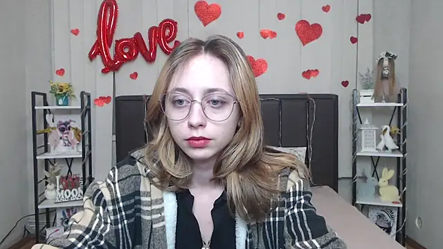 TracyLll online show from February 2026 06:59:01 AM