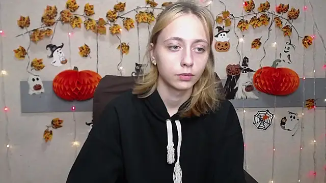 TracyLll online show from November 2025 01:37:02 PM