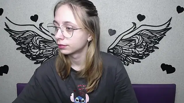 TracyLll online show from March 2026 05:58:01 AM