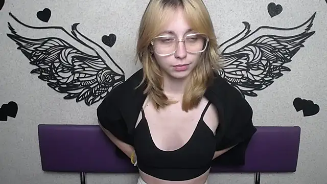 TracyLll online show from December 2025 12:18:02 PM