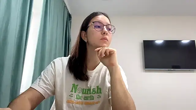 Snapshot of Allisgree chatting on November 2025 07:20:02 AM Allisgree online show from November 2025 07:20:02 AM