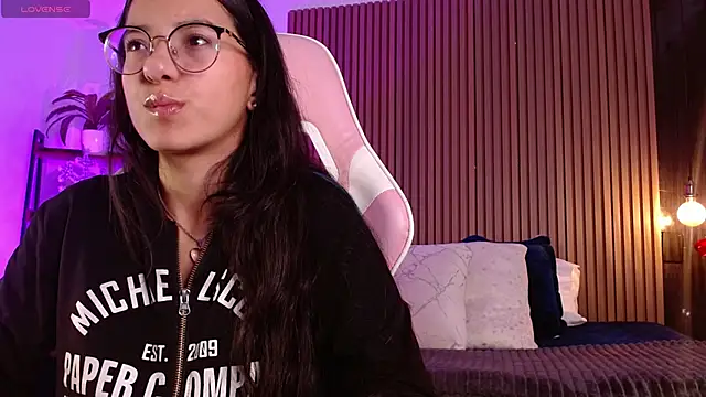 Skay bluee online show from December 2025 02:08:02 PM