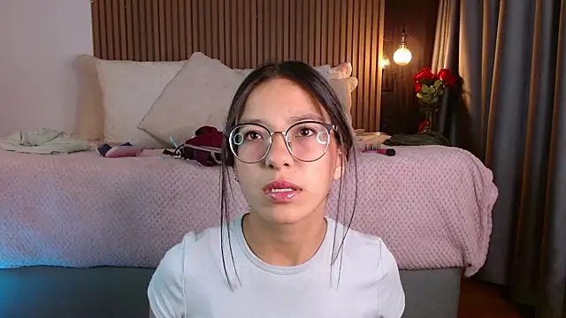 Skay bluee online show from November 2025 02:43:02 PM