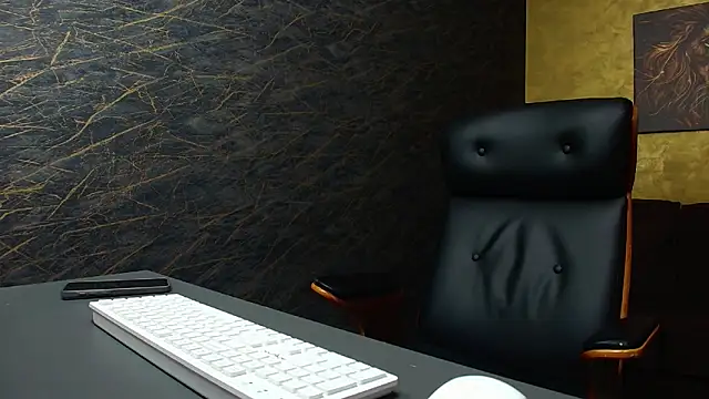 HayesWood online show from November 2025 05:44:01 AM