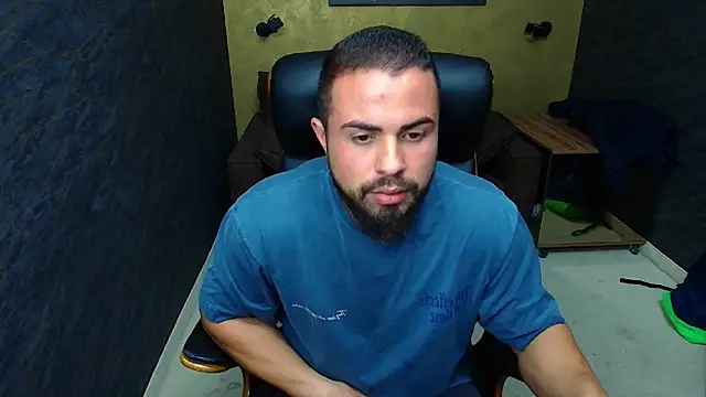 Snapshot of HayesWood chatting on October 2025 05:59:01 AM HayesWood online show from October 2025 05:59:01 AM