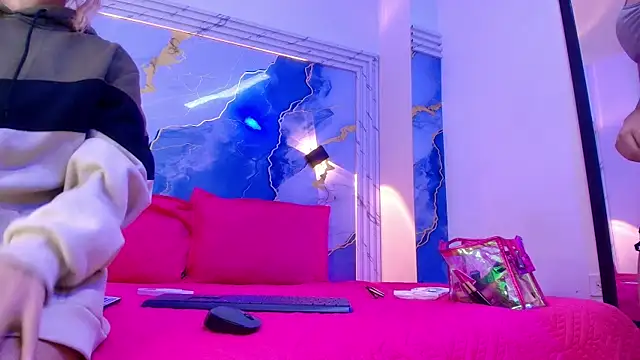 Snapshot of Girls_from_medellin chatting on November 2025 03:17:02 AM Girls from medellin online show from November 2025 03:17:02 AM