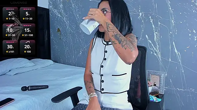 LilithLuxorr online show from November 2025 12:42:01 PM