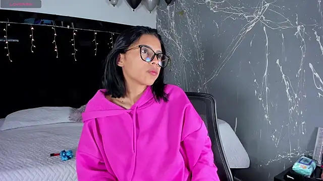 LilithLuxorr online show from December 2025 01:32:02 PM