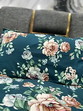 Heena Sharma982 online show from April 2026 06:03:02 PM