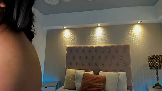 KamyGlam online show from April 2026 08:20:02 PM