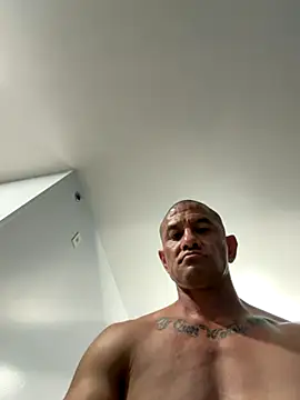 Snapshot of HighonTee chatting on October 2025 07:02:01 PM HighonTee online show from October 2025 07:02:01 PM