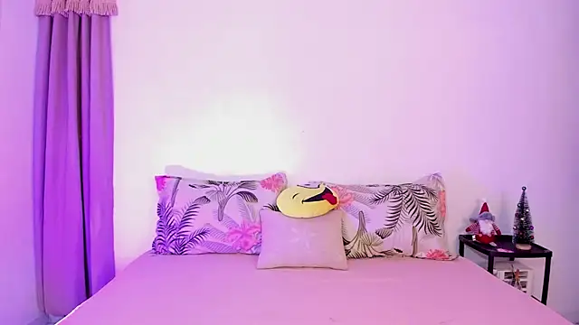 Snapshot of julialex_ chatting on November 2025 07:03:01 PM julialex online show from November 2025 07:03:01 PM