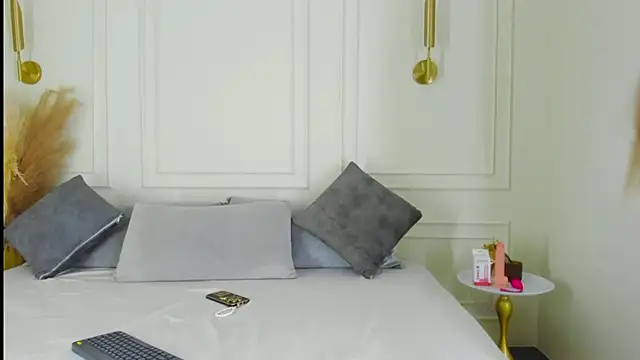 Snapshot of imVictoria_ chatting on December 2025 09:47:02 PM imVictoria online show from December 2025 09:47:02 PM