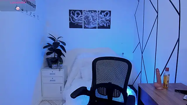 Snapshot of Flor_Gil chatting on December 2025 08:04:02 PM Flor Gil online show from December 2025 08:04:02 PM