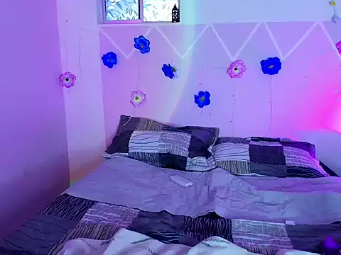 Aprilsweet2005 online show from April 2026 01:48:01 PM