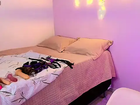 Aprilsweet2005 online show from December 2025 02:01:02 PM