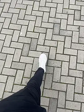 LeoBlaze13 online show from October 2025 05:45:01 PM