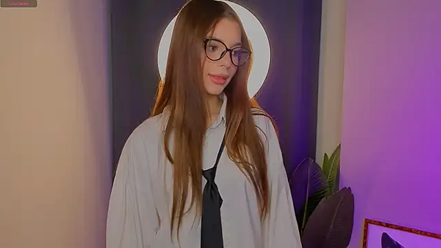 LauraHansil online show from April 2026 07:07:01 PM