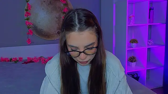 LauraHansil online show from March 2026 07:17:01 PM