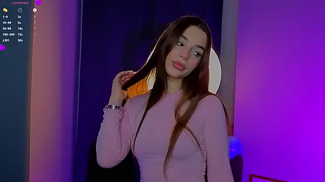 LauraHansil online show from April 2026 07:09:01 PM