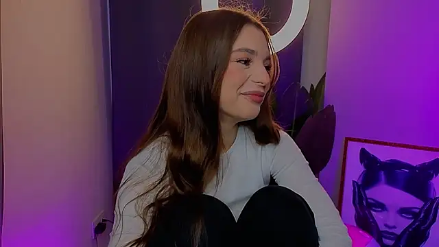 LauraHansil online show from April 2026 07:15:02 PM