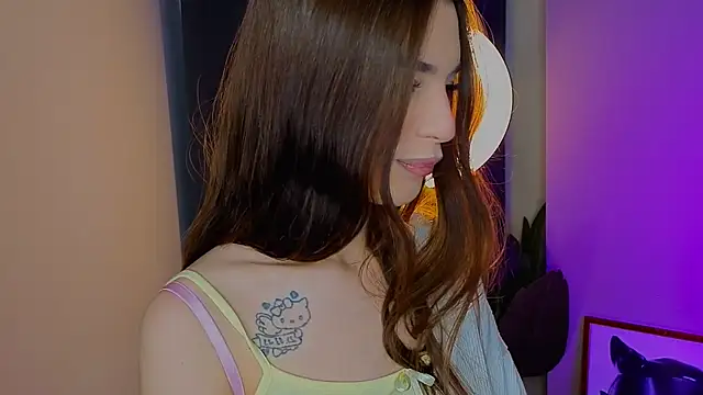 LauraHansil online show from April 2026 07:09:02 PM