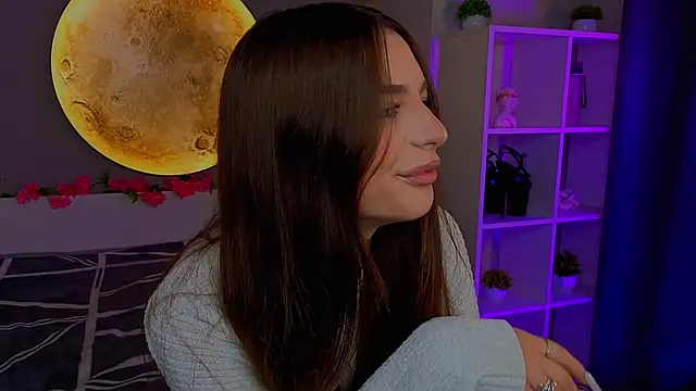 LauraHansil online show from April 2026 07:07:02 PM