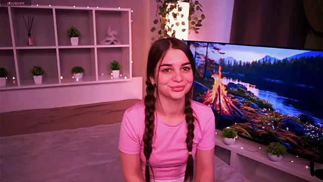 LauraHansil online show from November 2025 08:39:02 AM