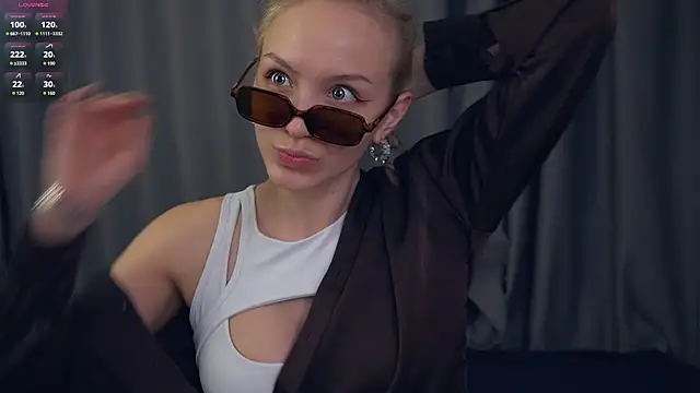 VetaManhardt online show from April 2026 10:35:02 PM