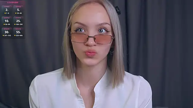 VetaManhardt online show from April 2026 10:38:01 PM