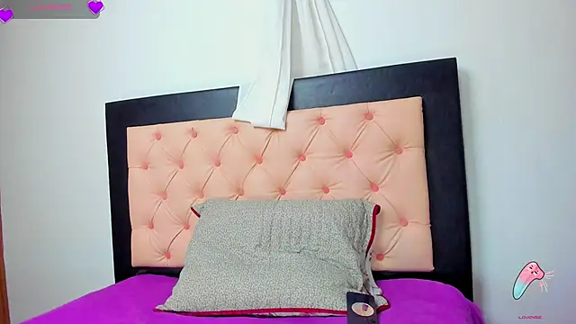 Anny4uTs online show from November 2025 01:26:01 PM