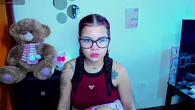 Emma boo online show from April 2026 04:21:01 PM