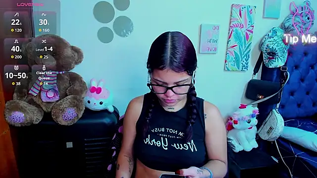 Snapshot of Emma_boo chatting on February 2026 03:33:02 PM Emma boo online show from February 2026 03:33:02 PM