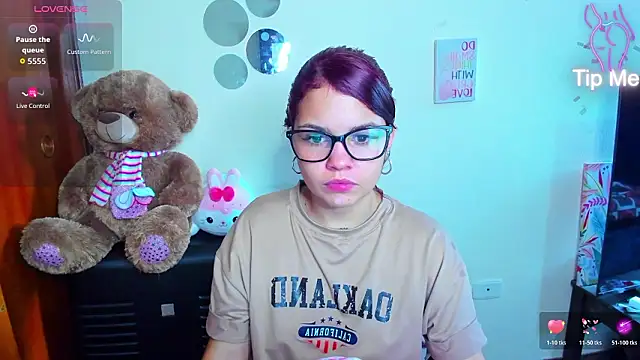 Emma boo online show from March 2026 04:19:02 PM