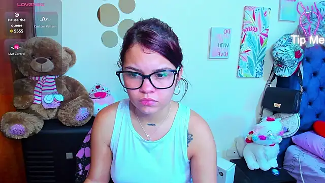 Snapshot of Emma_boo chatting on January 2026 04:21:02 PM Emma boo online show from January 2026 04:21:02 PM