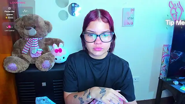 Snapshot of Emma_boo chatting on February 2026 03:56:02 PM Emma boo online show from February 2026 03:56:02 PM