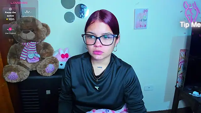 Emma boo online show from March 2026 04:52:01 PM