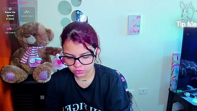 Snapshot of Emma_boo chatting on March 2026 05:46:02 PM Emma boo online show from March 2026 05:46:02 PM